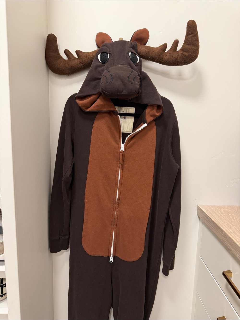Abercrombie Fitch Moose Hooded Pajama Onesie- great costume! Adult S/M